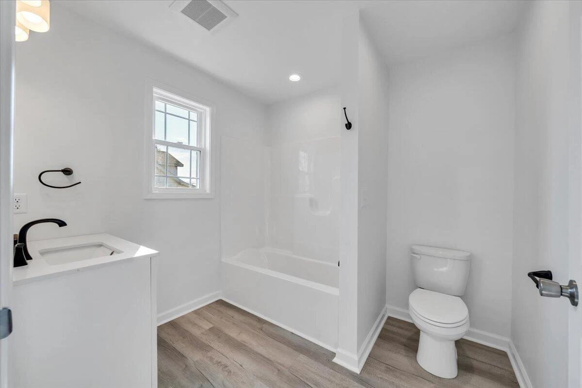 1018 Morehead AVE - Photo 19