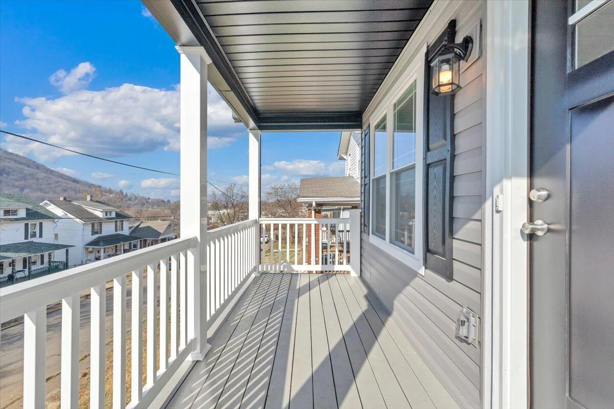 1018 Morehead AVE - Photo 2