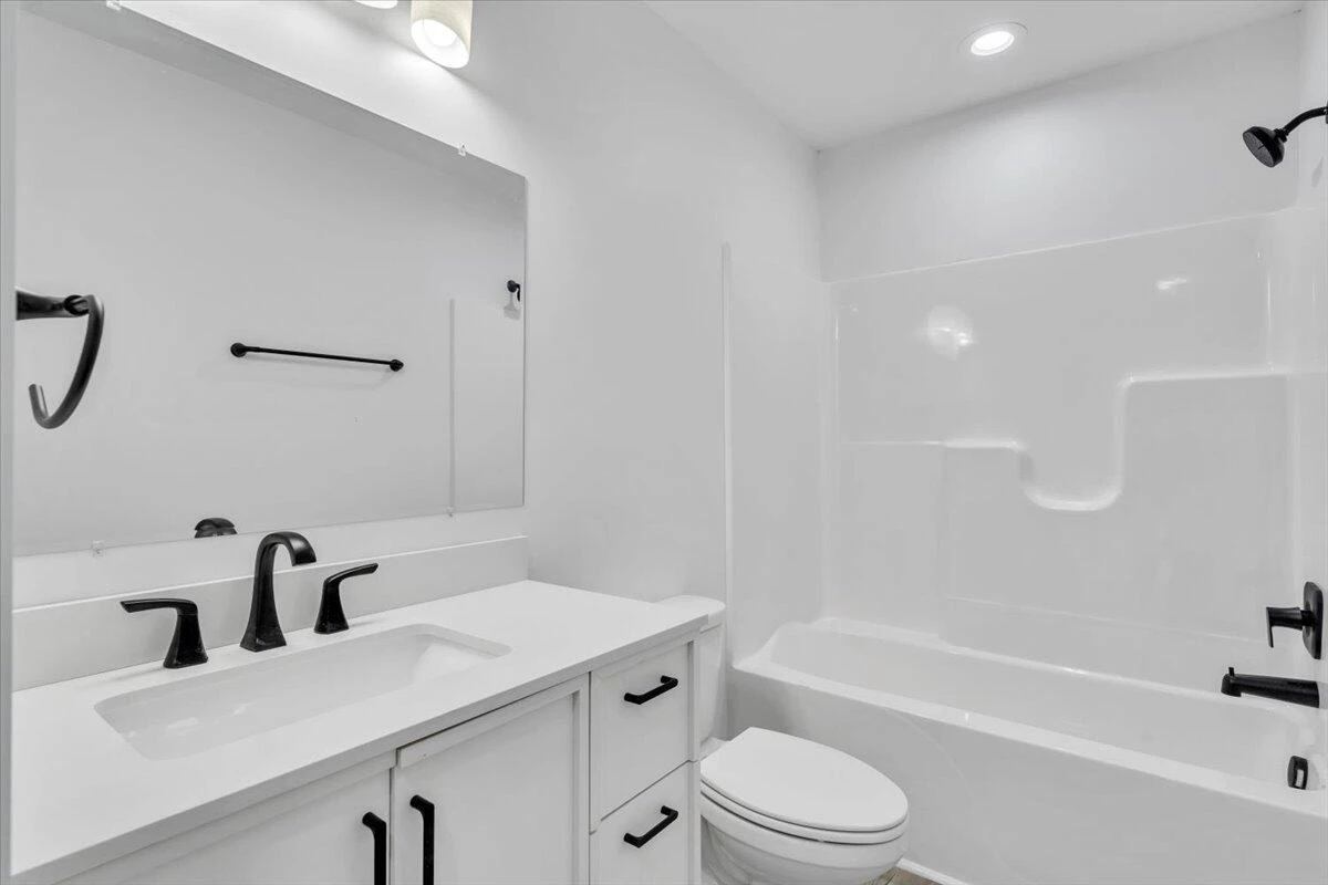 1018 Morehead AVE - Photo 25