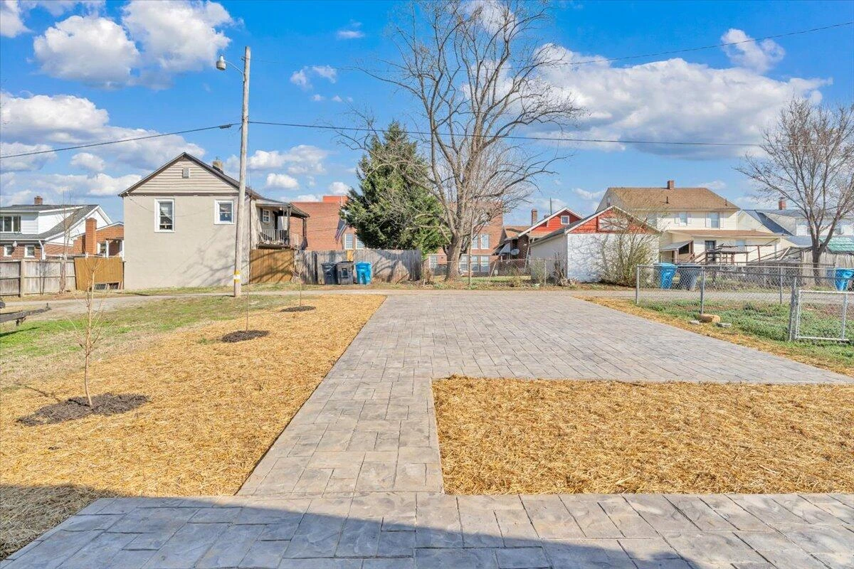 1018 Morehead AVE - Photo 26
