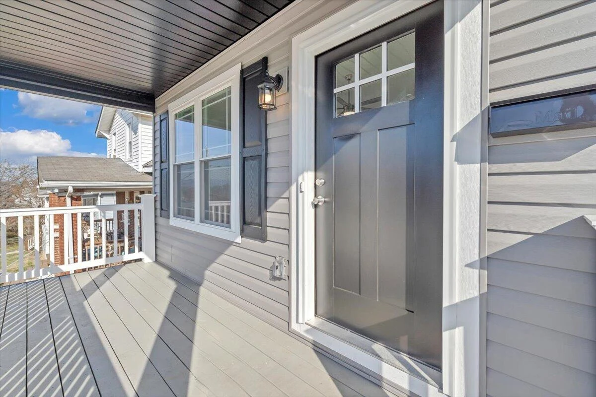 1018 Morehead AVE - Photo 3