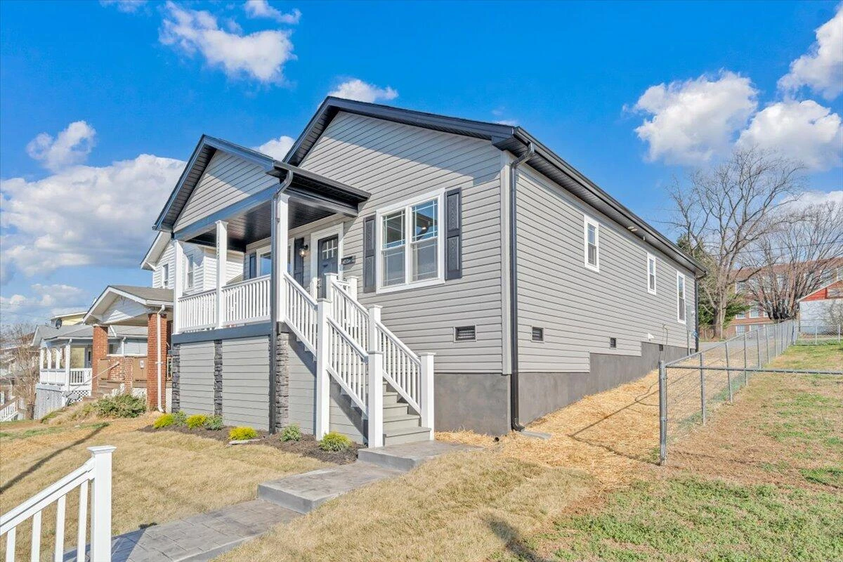1018 Morehead AVE - Photo 34