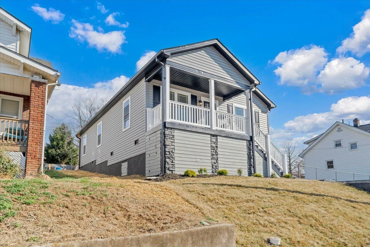1018 Morehead AVE - Photo 38