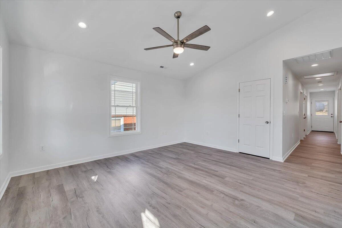 1018 Morehead AVE - Photo 4