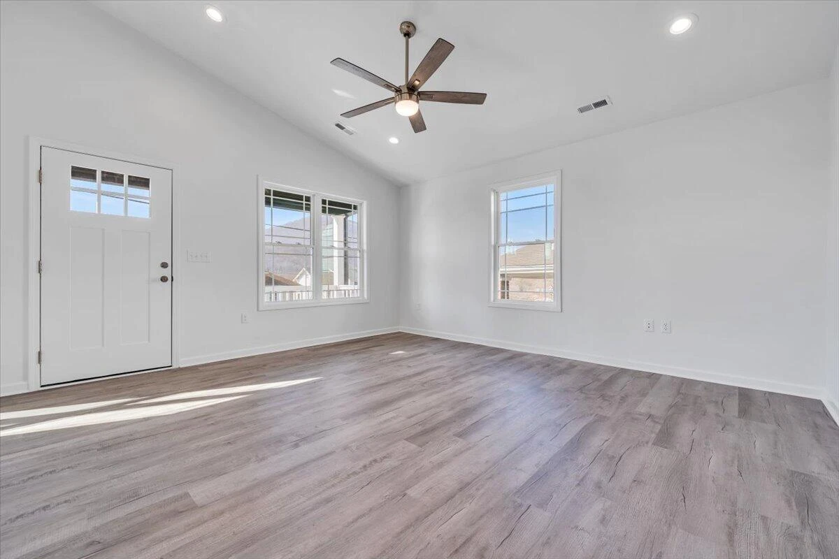 1018 Morehead AVE - Photo 6