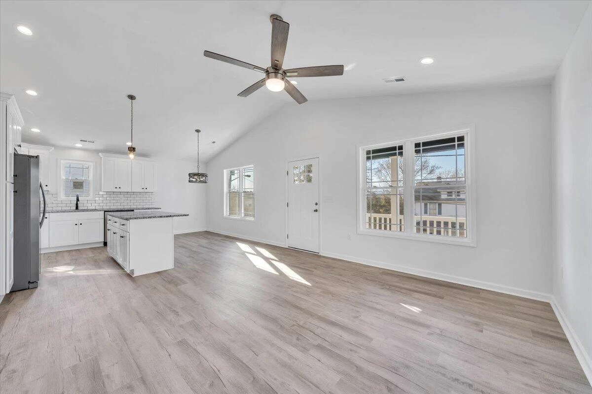 1018 Morehead AVE - Photo 7