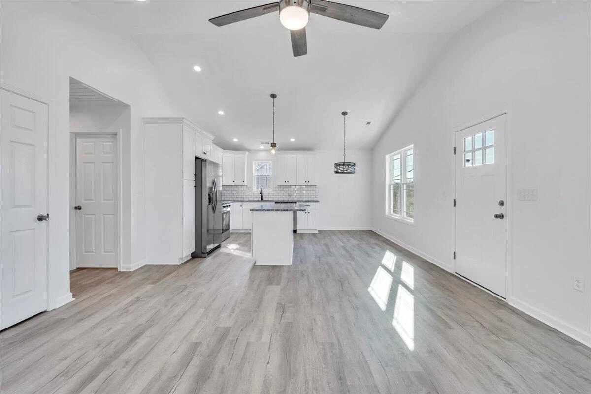 1018 Morehead AVE - Photo 8