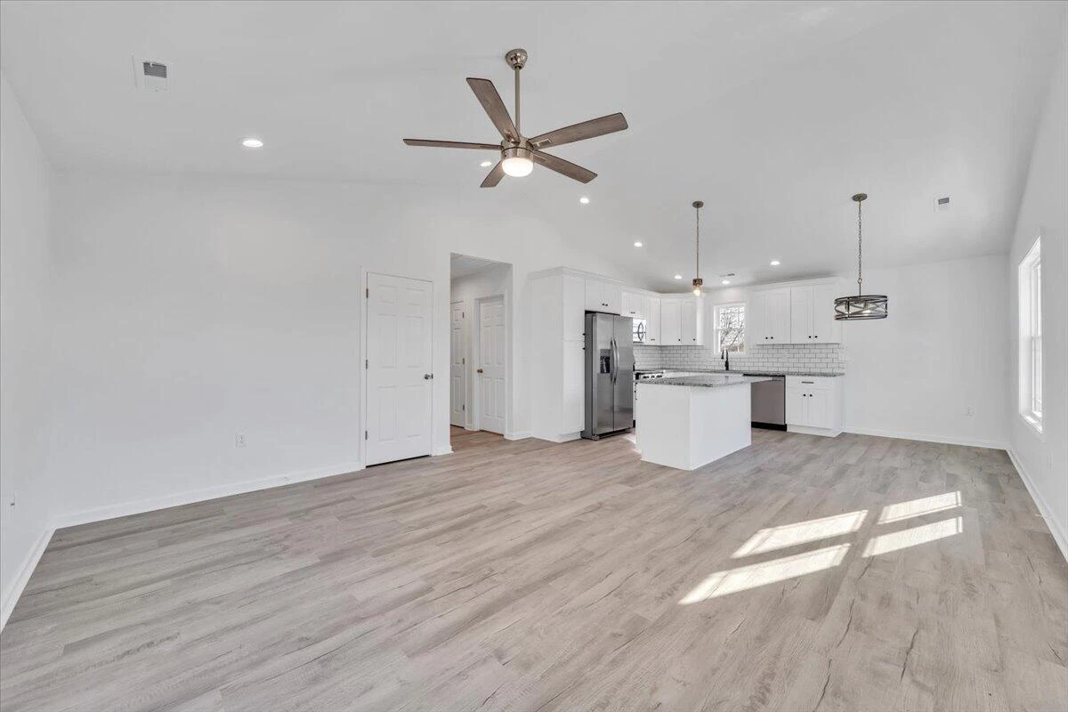 1018 Morehead AVE - Photo 9