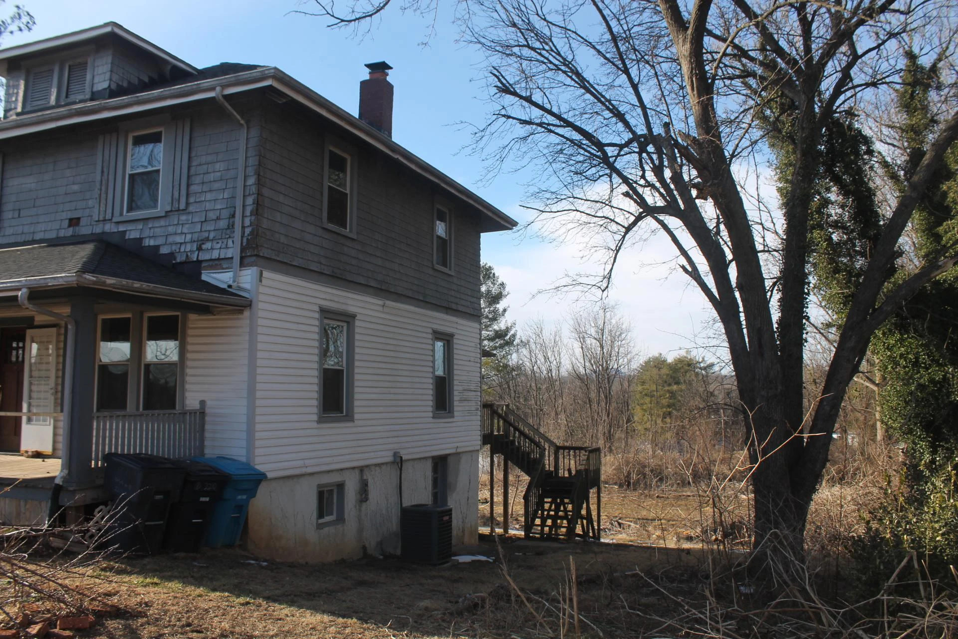 2210 Eastgate AVE - Photo 2