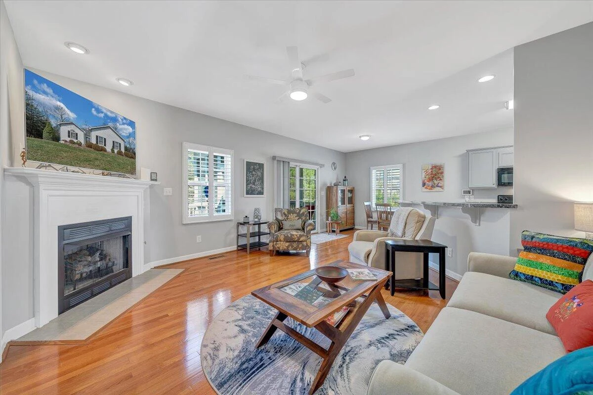 1034 Joffrey DR - Photo 13