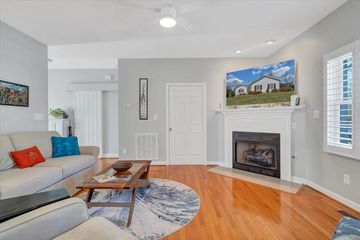 1034 Joffrey DR - Photo 14