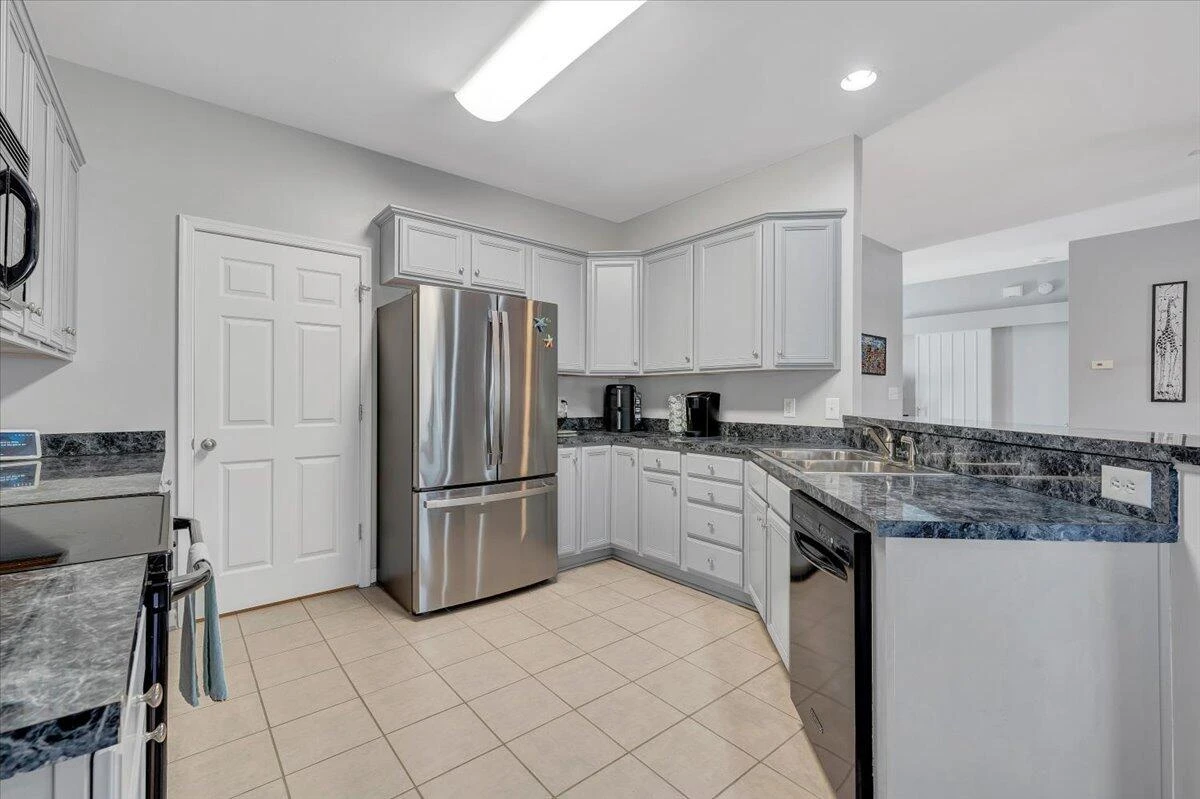 1034 Joffrey DR - Photo 16