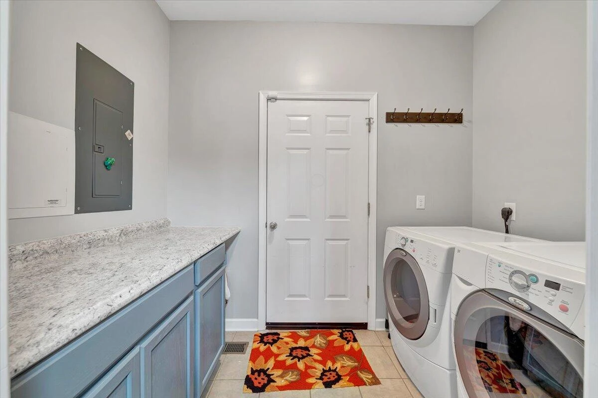 1034 Joffrey DR - Photo 17