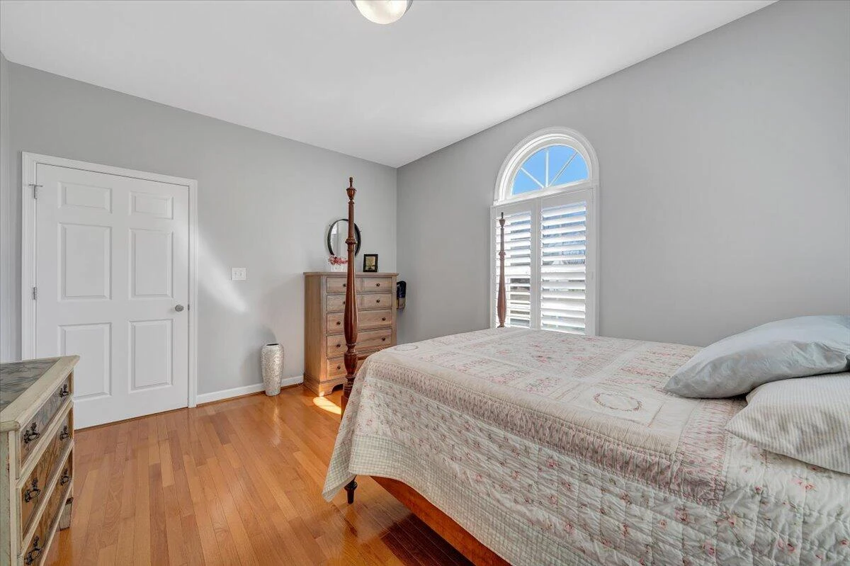 1034 Joffrey DR - Photo 32