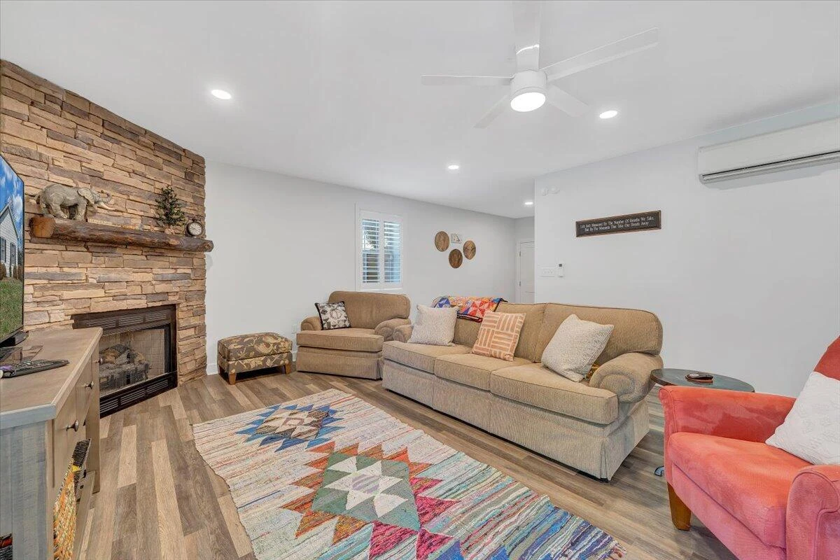 1034 Joffrey DR - Photo 36