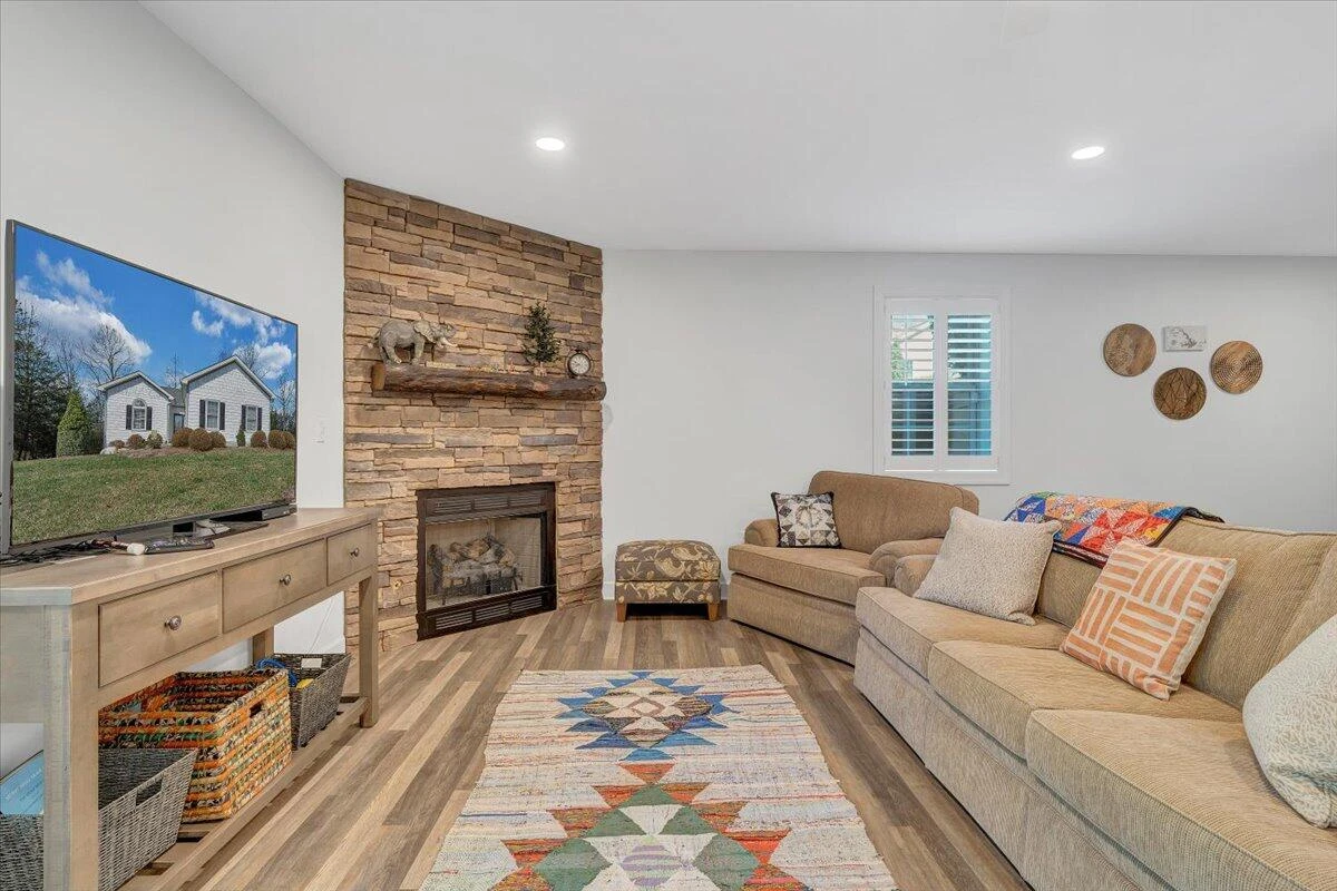 1034 Joffrey DR - Photo 37