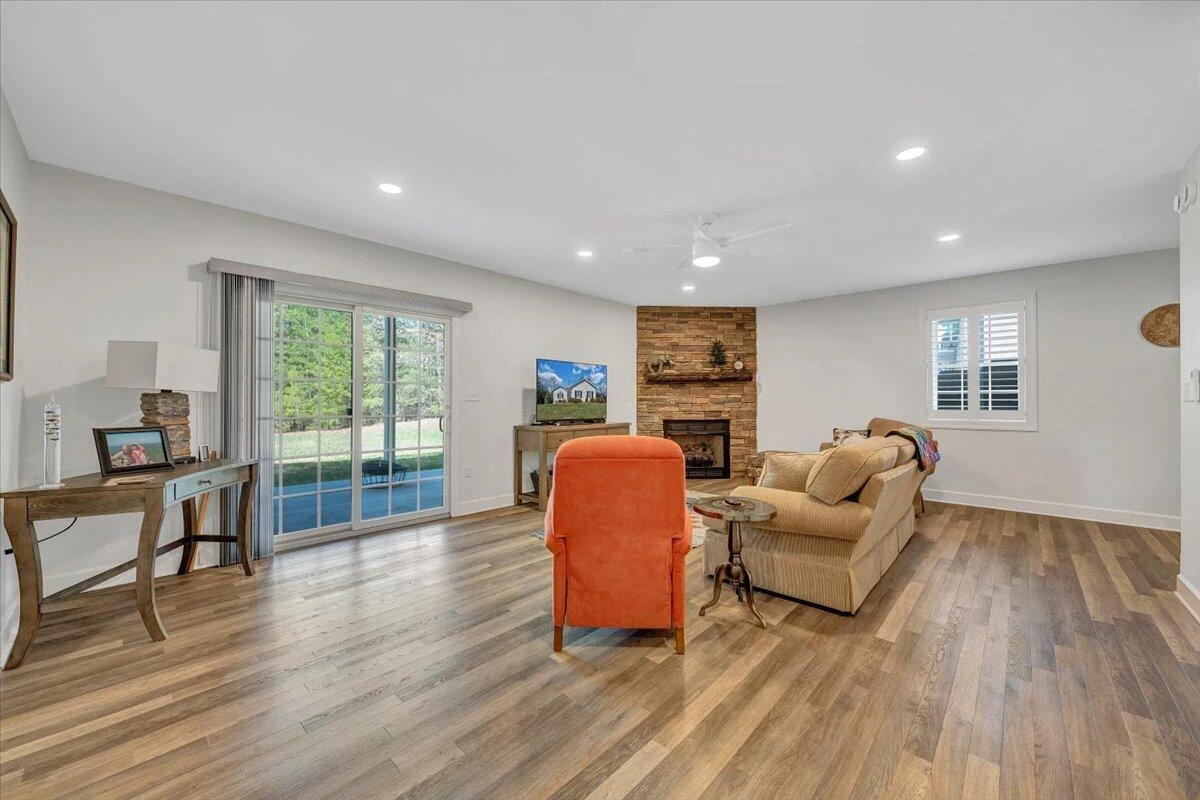 1034 Joffrey DR - Photo 38
