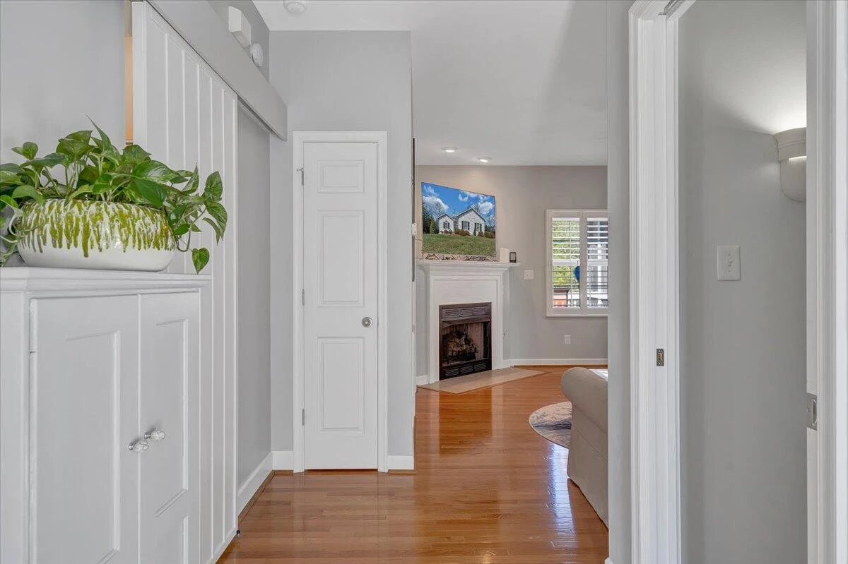 1034 Joffrey DR - Photo 12