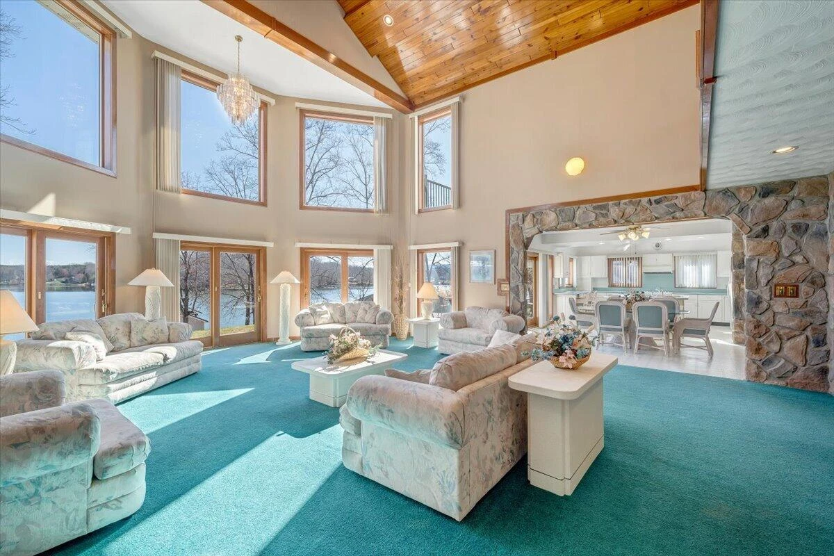 312 Spring DR - Photo 11