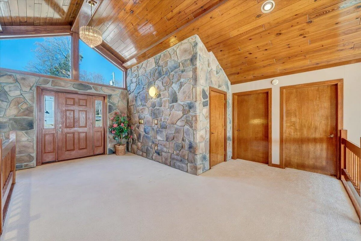 312 Spring DR - Photo 17