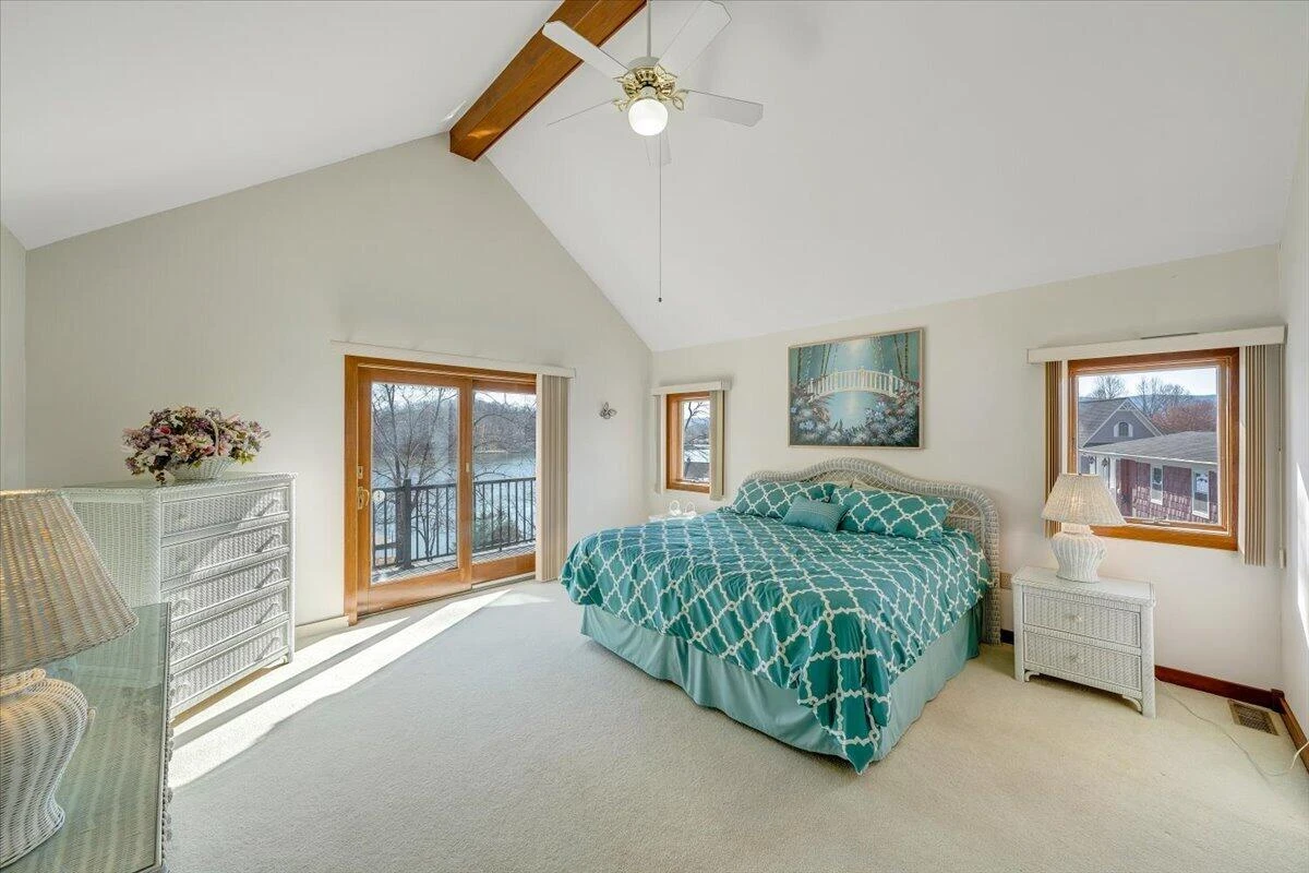 312 Spring DR - Photo 21