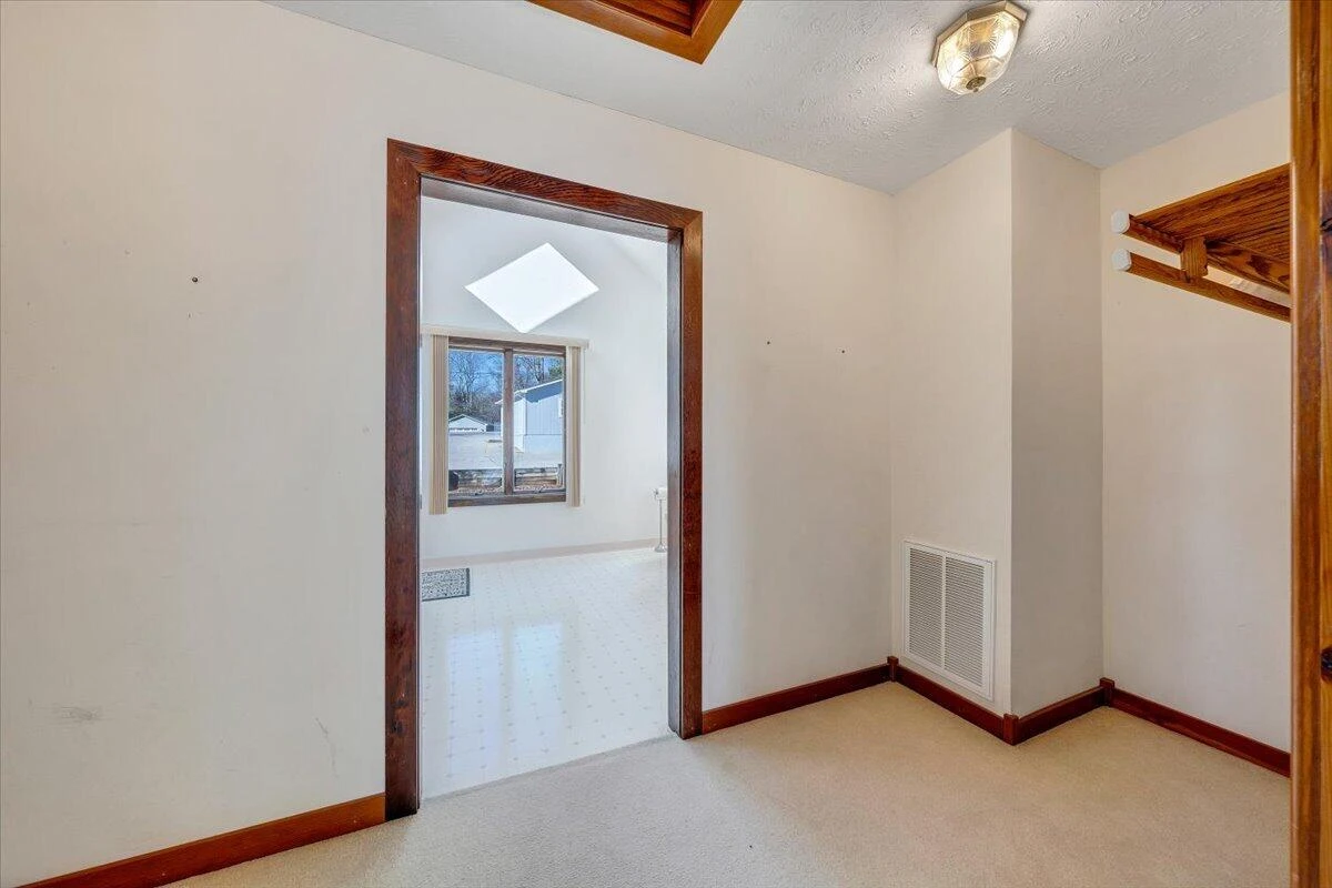 312 Spring DR - Photo 27