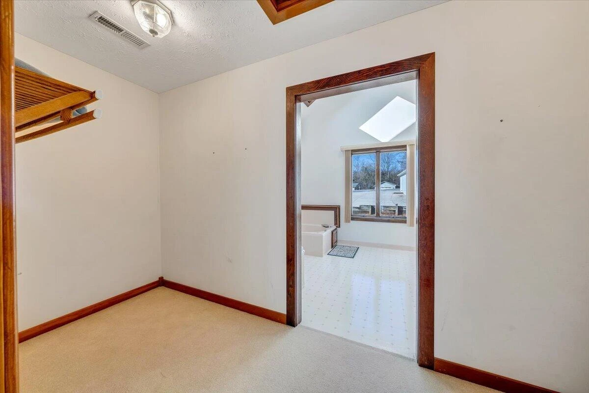 312 Spring DR - Photo 28