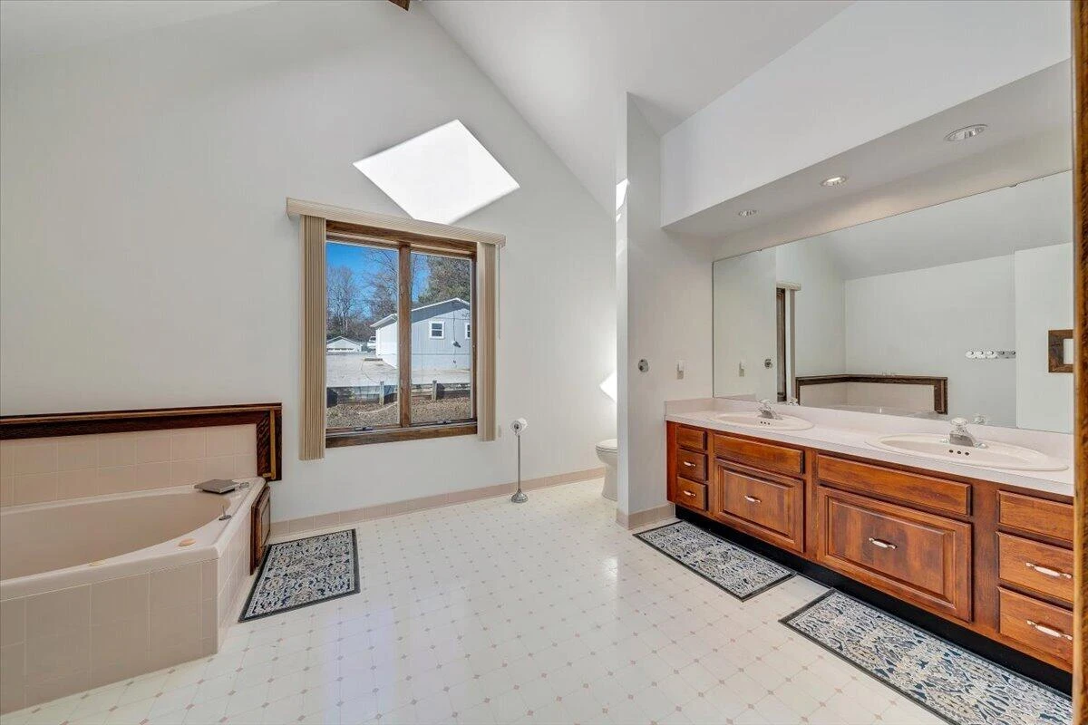 312 Spring DR - Photo 29