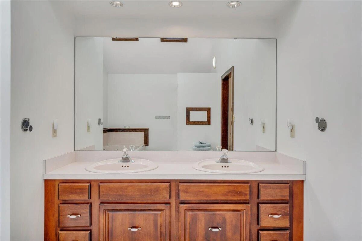 312 Spring DR - Photo 31