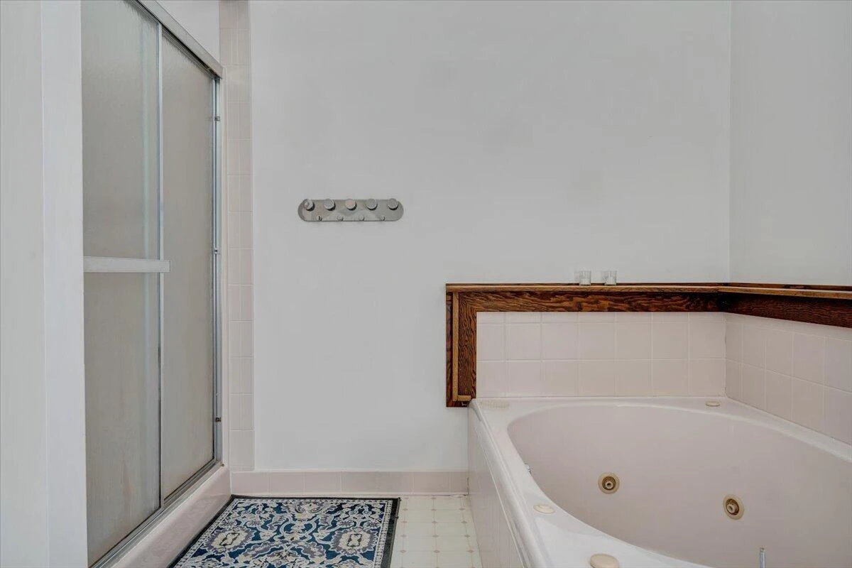312 Spring DR - Photo 32