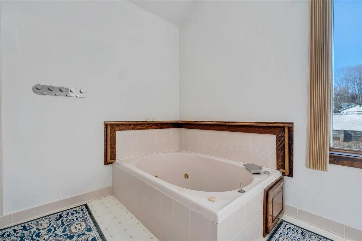 312 Spring DR - Photo 33