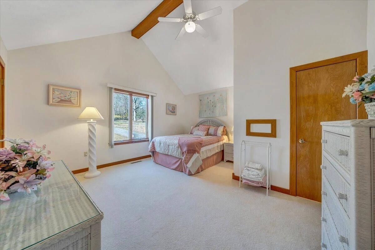 312 Spring DR - Photo 40