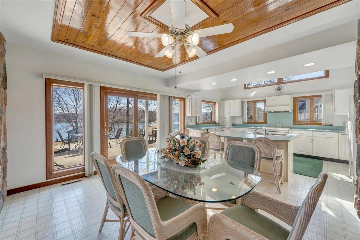 312 Spring DR - Photo 44