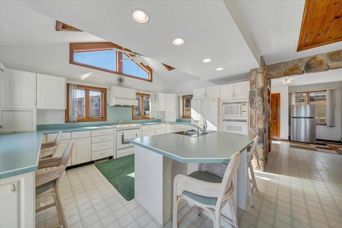 312 Spring DR - Photo 47