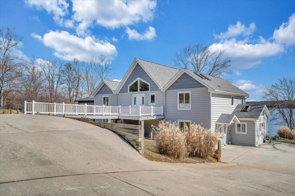 312 Spring DR - Photo 5