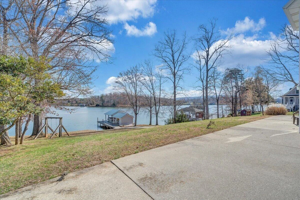 312 Spring DR - Photo 57