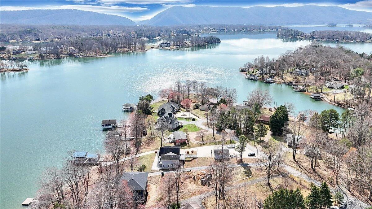 312 Spring DR - Photo 74