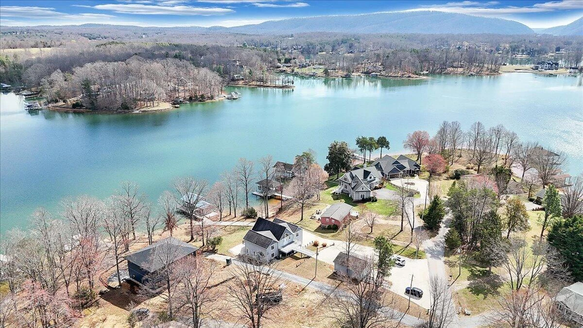 312 Spring DR - Photo 75
