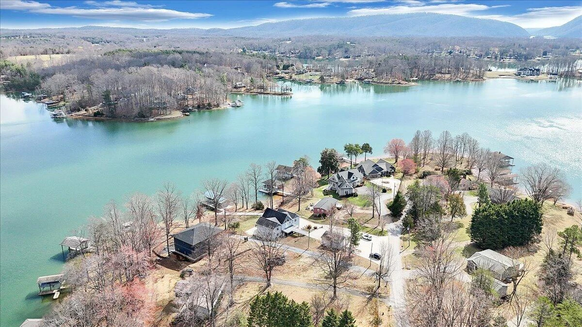 312 Spring DR - Photo 76