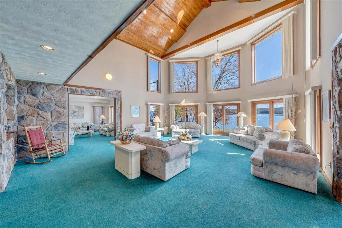 312 Spring DR - Photo 8