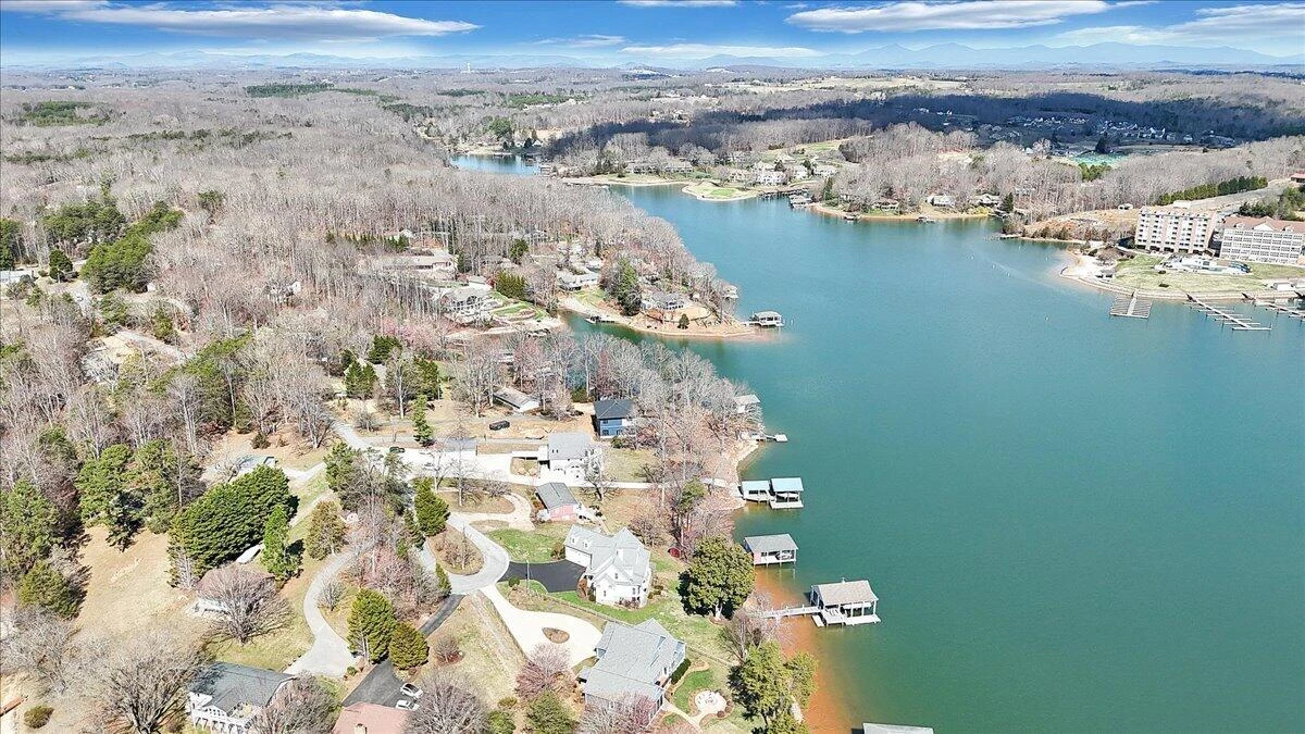 312 Spring DR - Photo 83