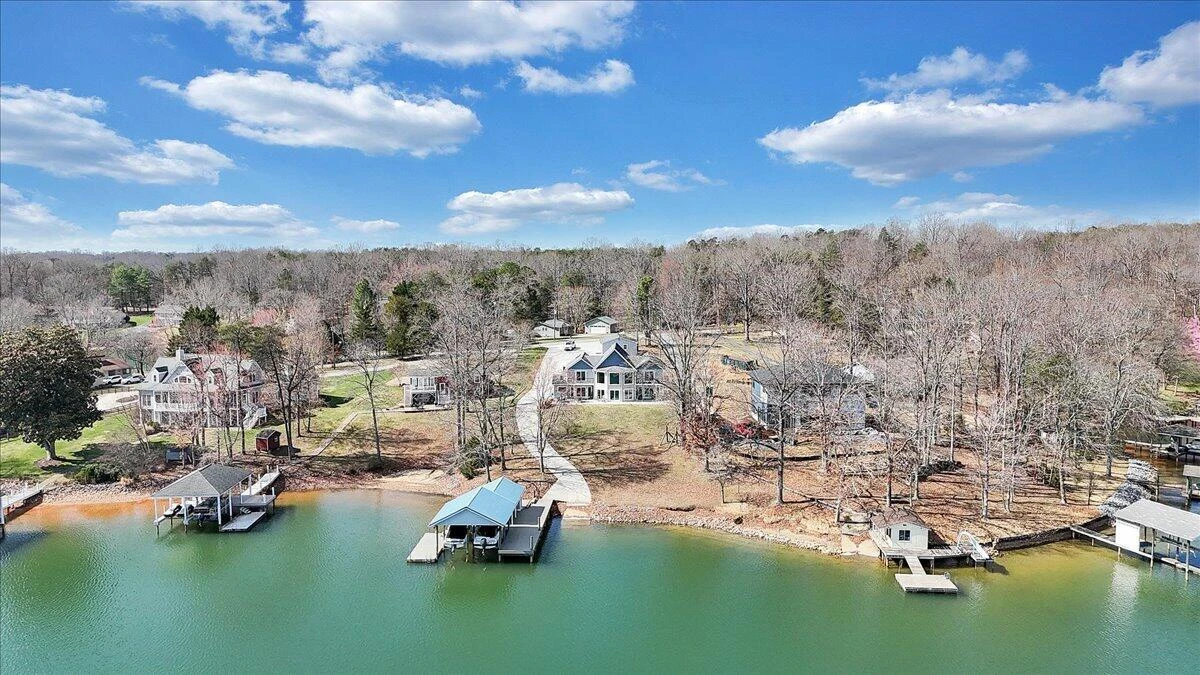 312 Spring DR - Photo 93