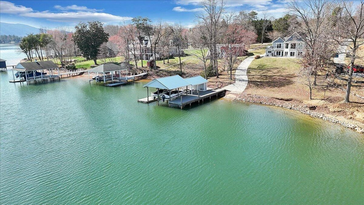 312 Spring DR - Photo 96