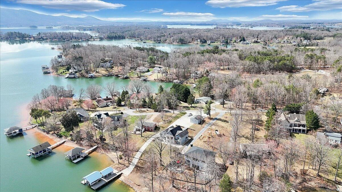 312 Spring DR - Photo 97