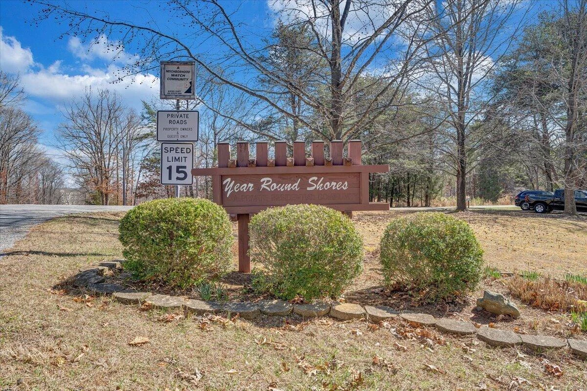 312 Spring DR - Photo 98