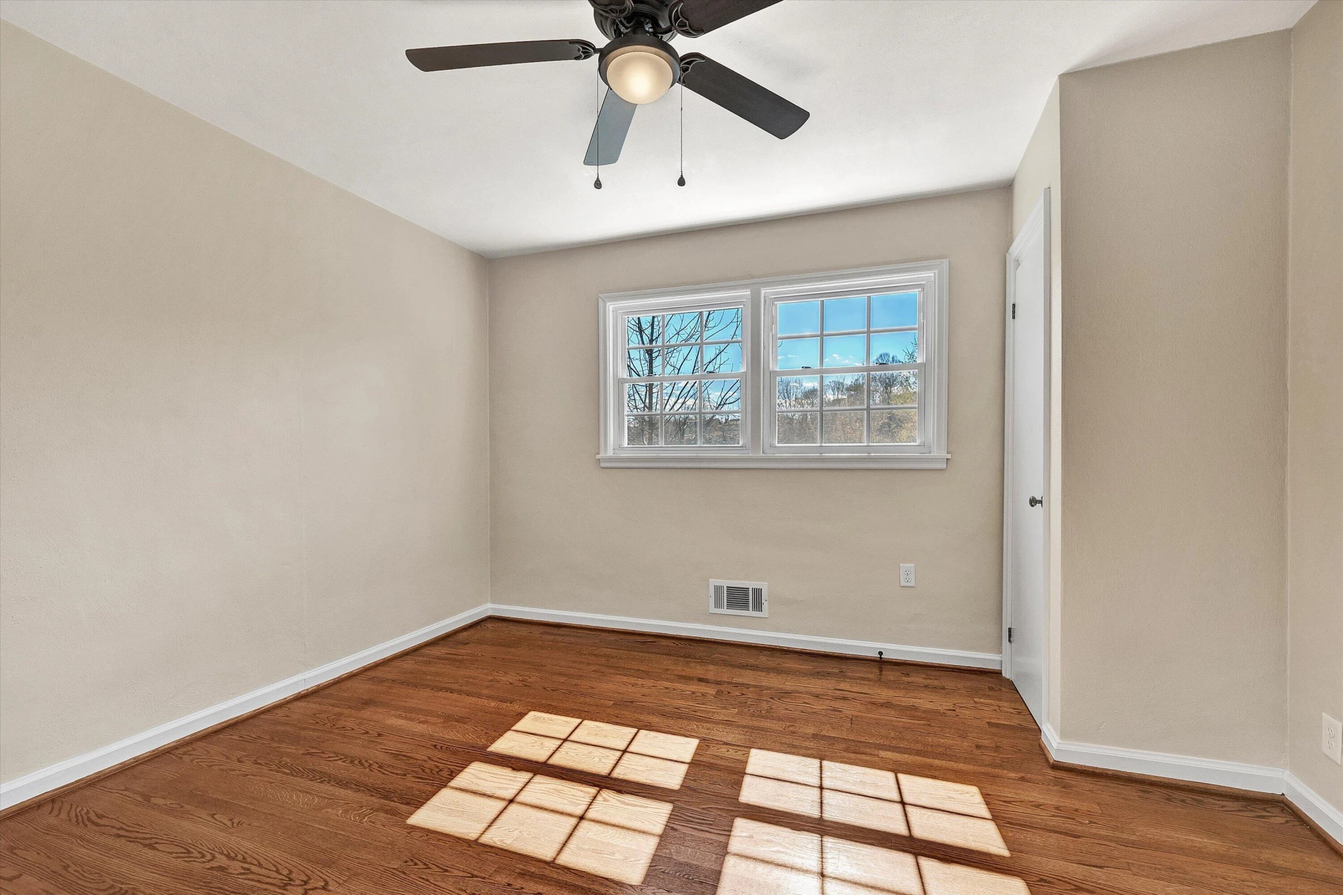 1210 Howbert AVE - Photo 17