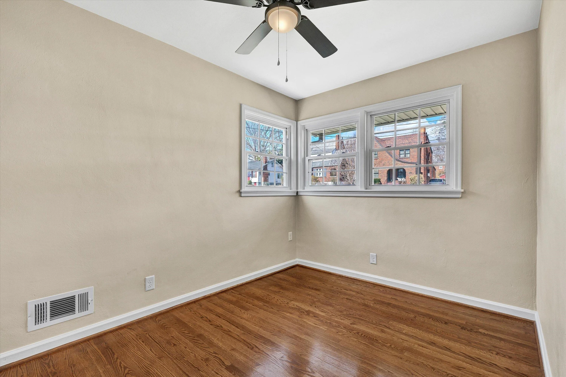 1210 Howbert AVE - Photo 21