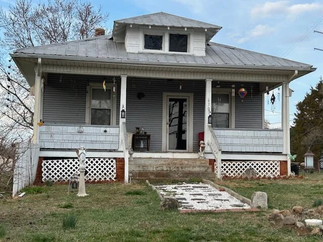 630 Columbia ST - Photo 2