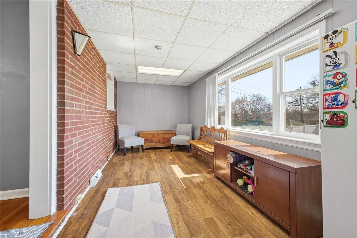 165 Oaklawn AVE - Photo 17