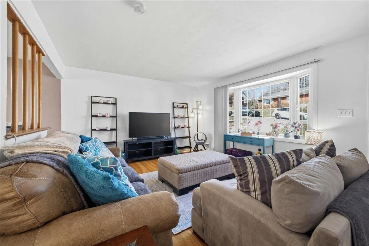 165 Oaklawn AVE - Photo 9